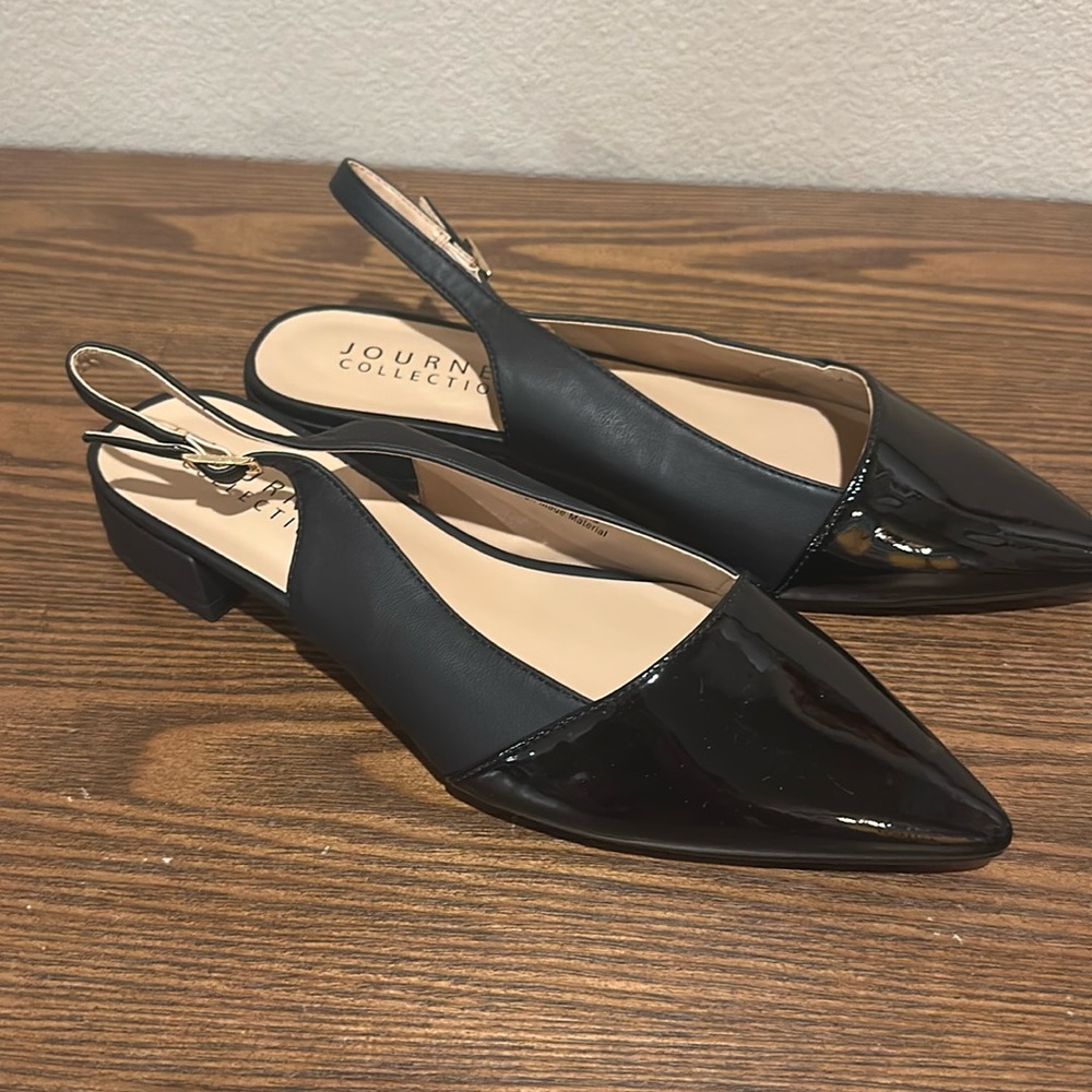 Business flats. Black. Journee Collection. 8.5